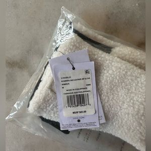 BRAND NEW WOMEN SHERPA AND LEATHER ZIP GLOVE